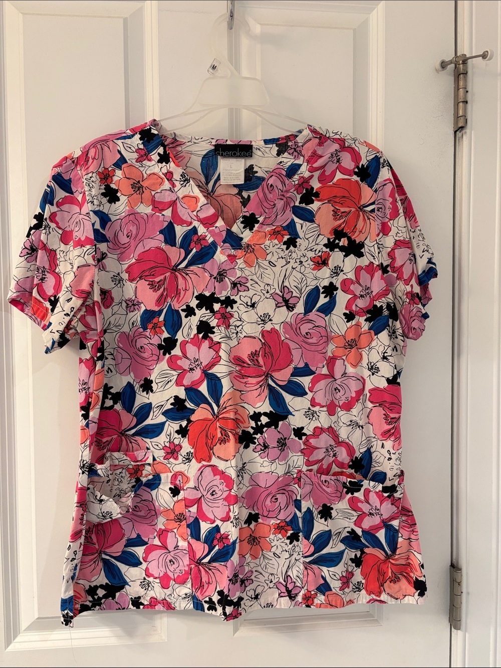 Cherokee Multicolor Floral V-Neck Short Sleeve scrub Top
